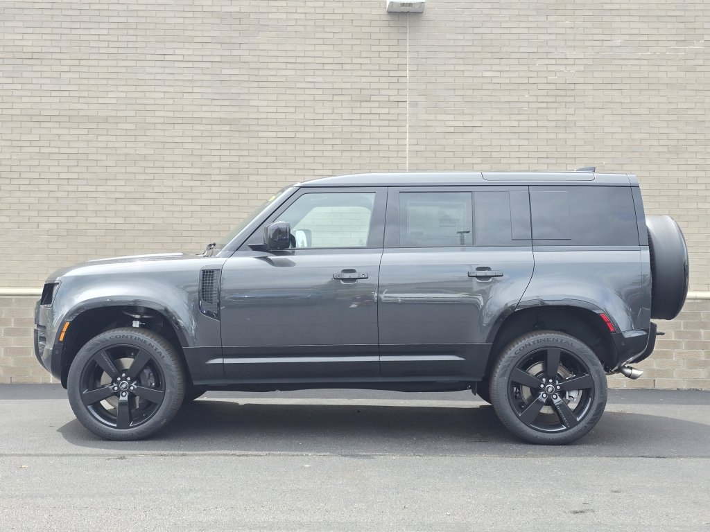 2025 Land Rover Defender 110 X-Dynamic SE photo 29
