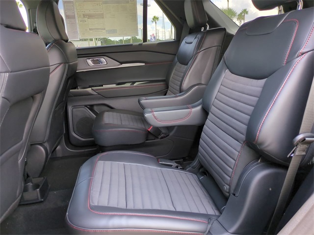 2025 Ford Explorer ST-Line photo 12