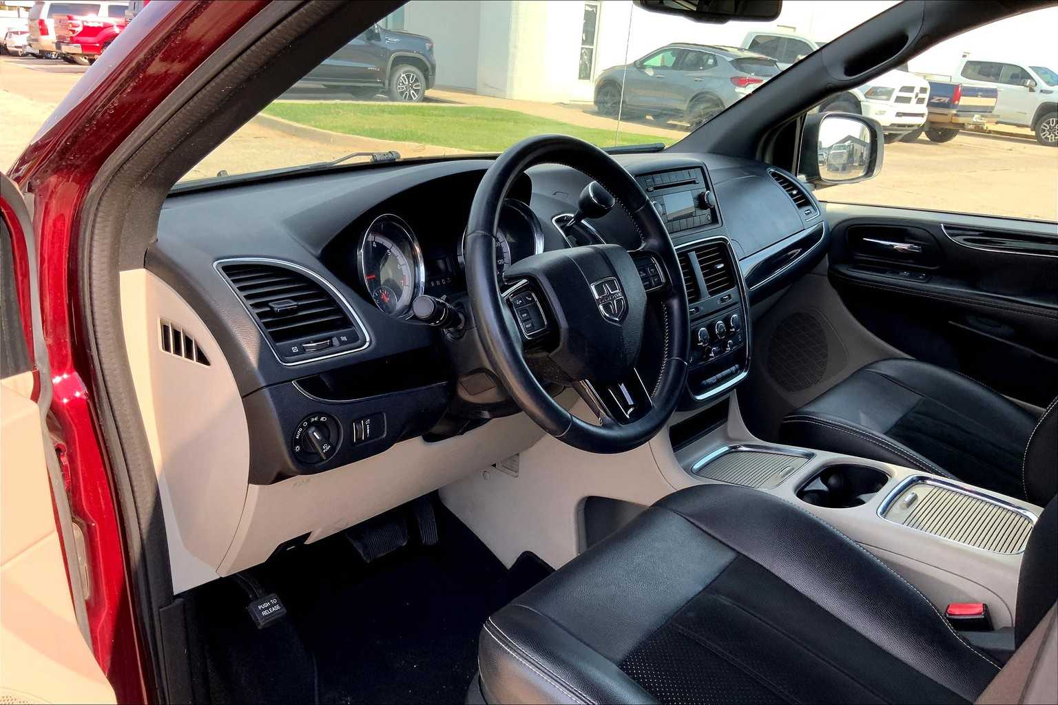 2017 Dodge Grand Caravan SXT photo 15