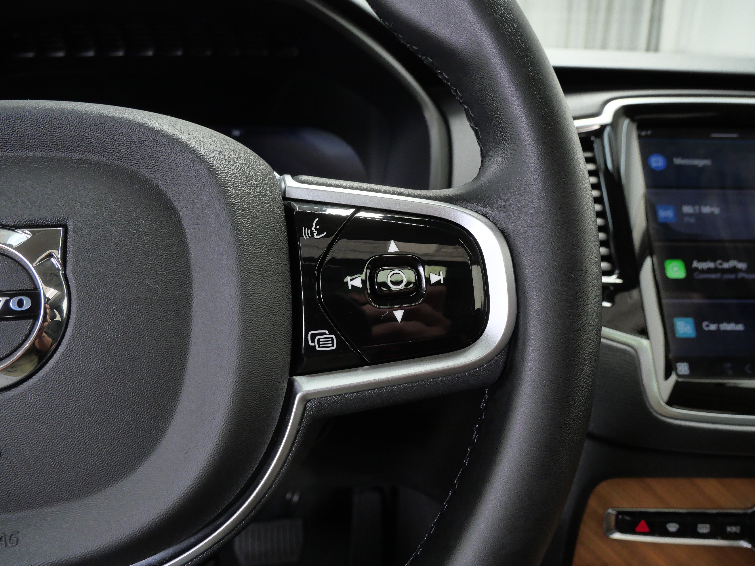 2025 Volvo XC90 Plus photo 24