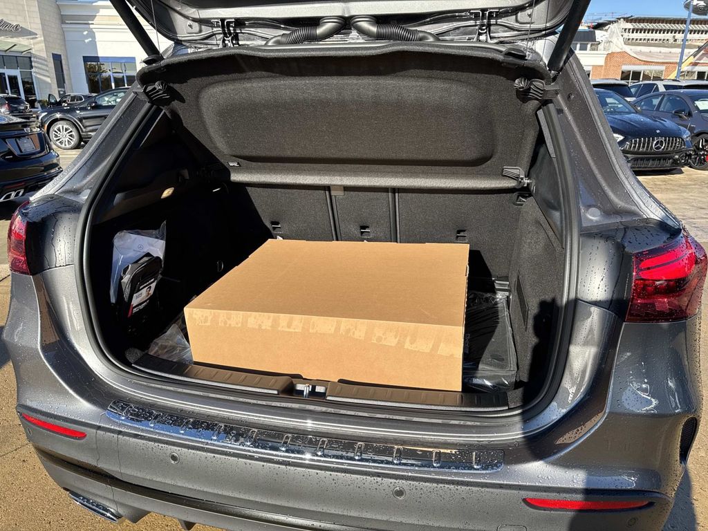 2026 Mercedes Benz GLA 250 4MATIC photo 4