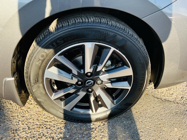 2024 Nissan Versa 1.6 S photo 7