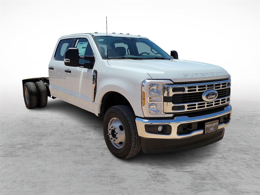 2025 Ford F-350 Super Duty Chassis Cab XL's photo