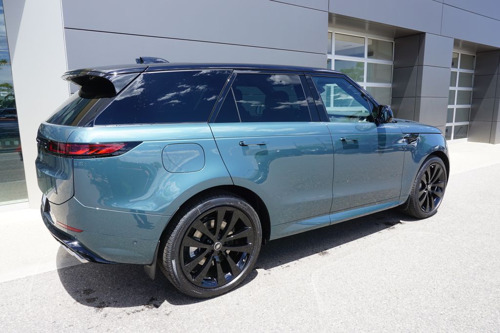 2025 Land Rover Range Rover Sport SE photo 4