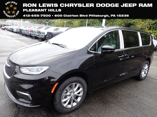 2026 Chrysler Pacifica Select's photo
