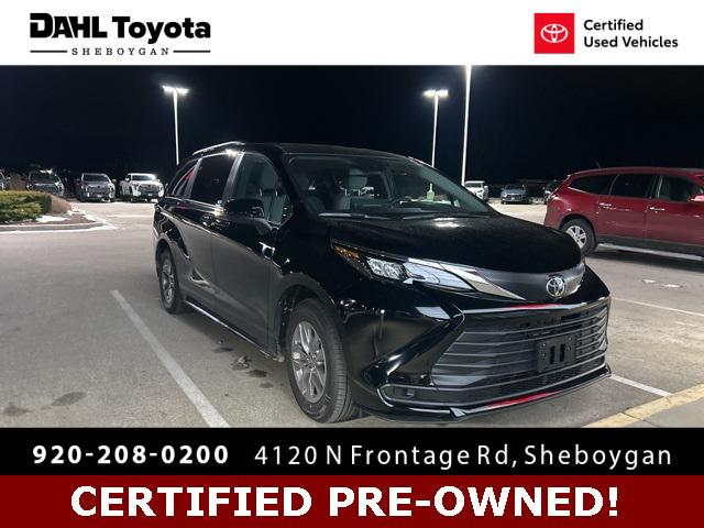 2026 Toyota Sienna LE's photo