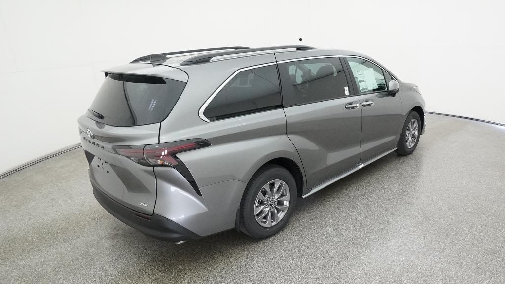 2026 Toyota Sienna XLE's photo