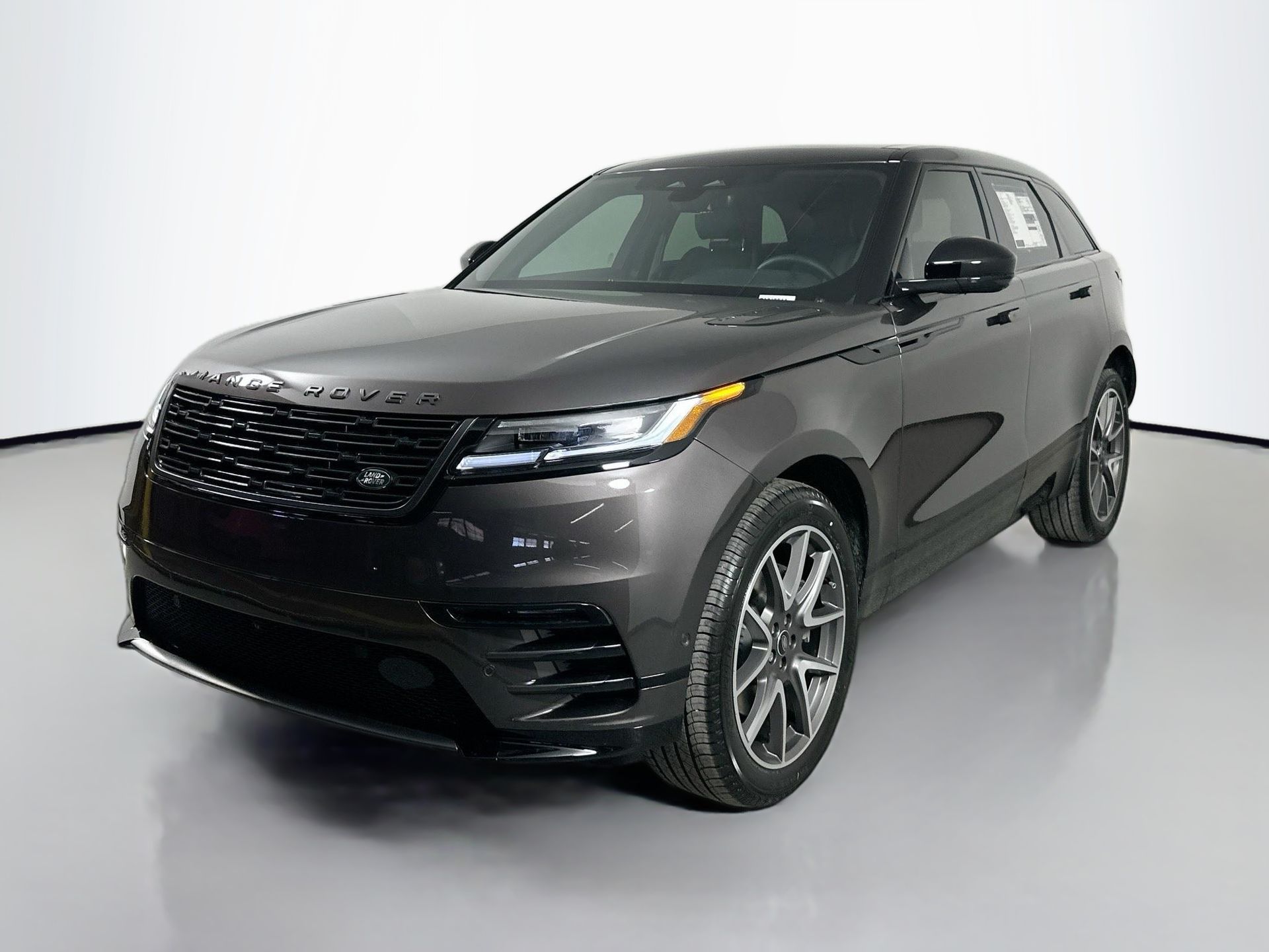2026 Land Rover Range Rover Velar Dynamic SE's photo