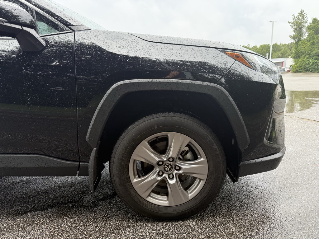 2025 Toyota RAV4 XLE photo 6