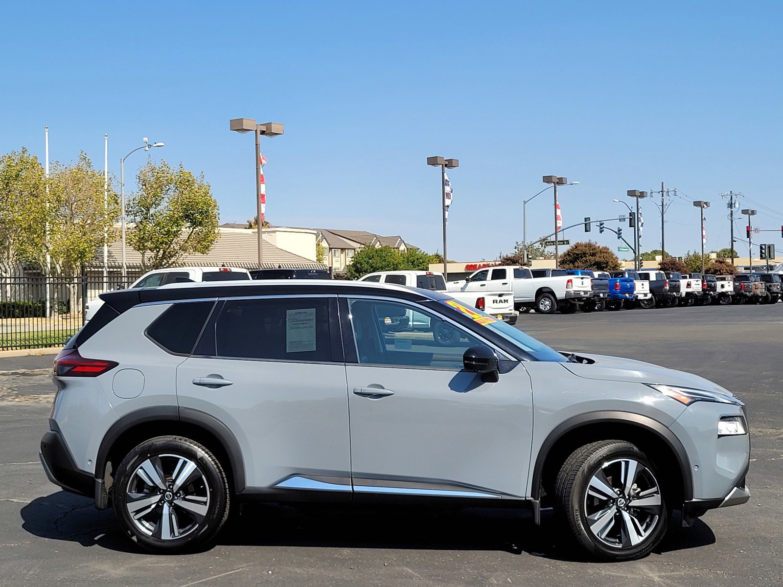 2021 Nissan Rogue Platinum photo 2