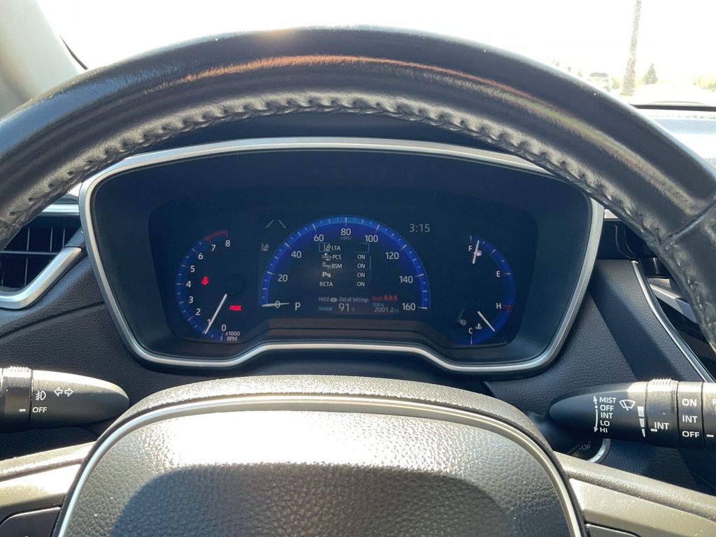2022 Toyota Corolla Cross XLE photo 14