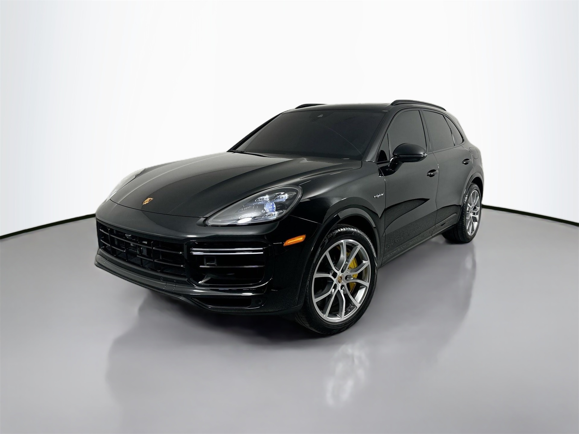 2023 Porsche Cayenne Turbo S E-Hybrid's photo