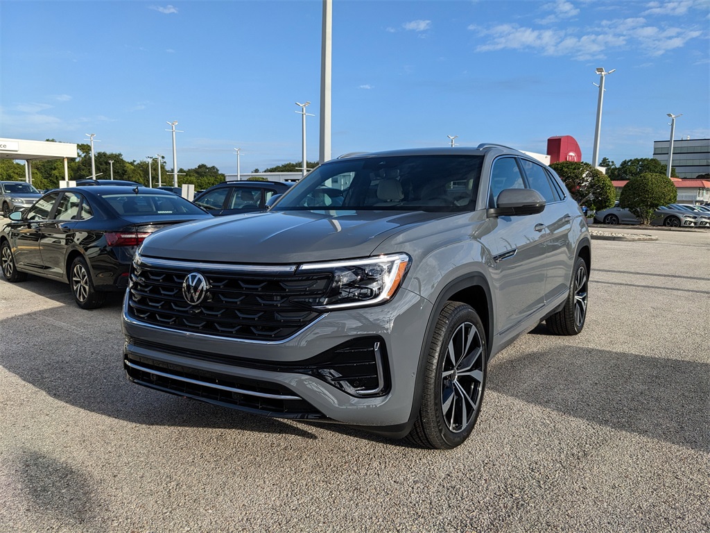 2026 Volkswagen Atlas Cross Sport SEL Premium R-Line photo 2