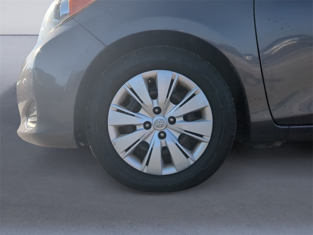 2014 Toyota Yaris L photo 9