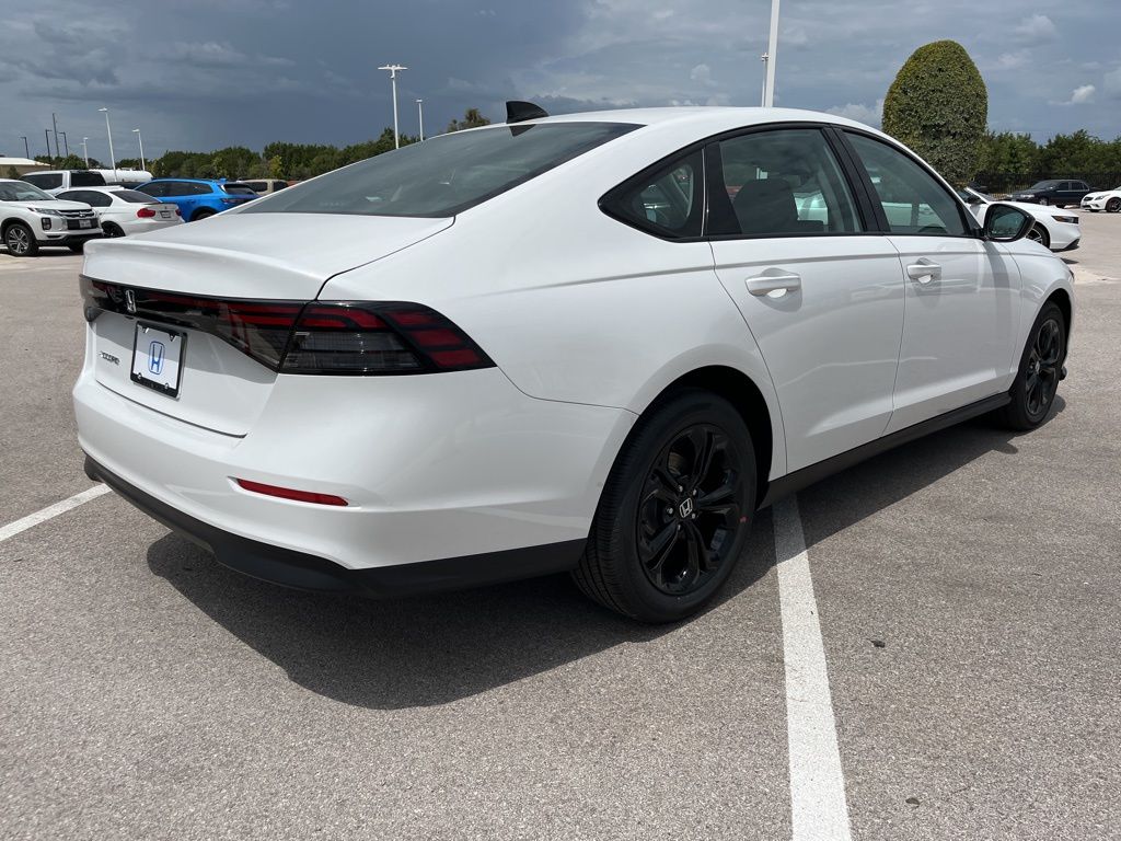2025 Honda Accord SE photo 3