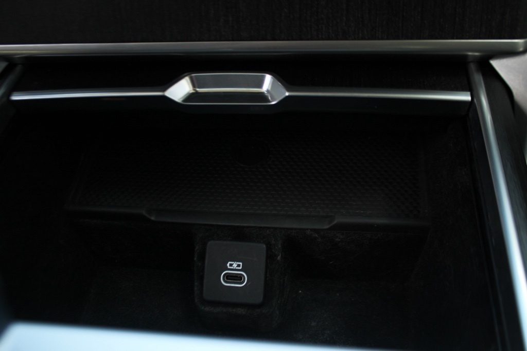 2024 Land Rover Range Rover SE photo 18