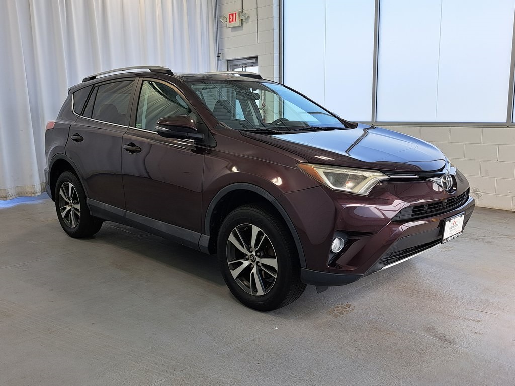 2016 Toyota RAV4 XLE photo 3