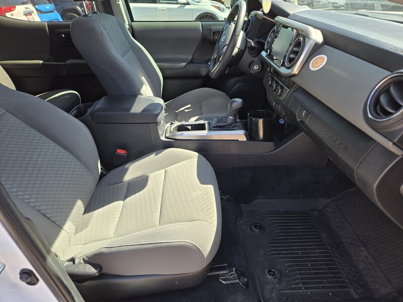 2022 Toyota Tacoma SR5 Double Cab V6 photo 3