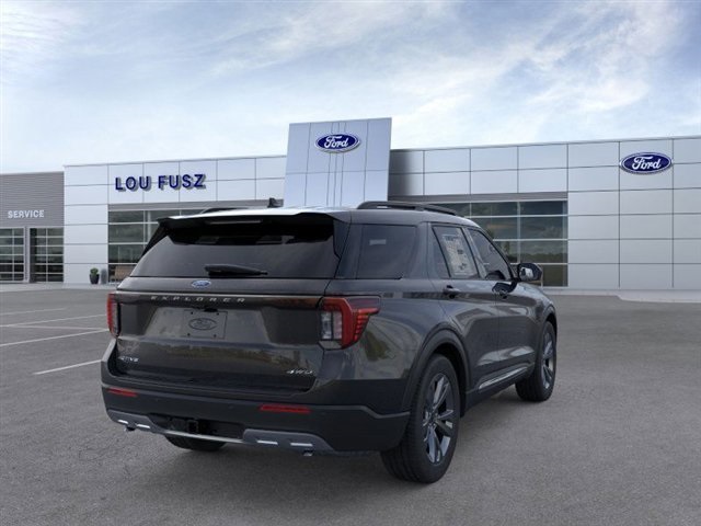 2025 Ford Explorer photo 7