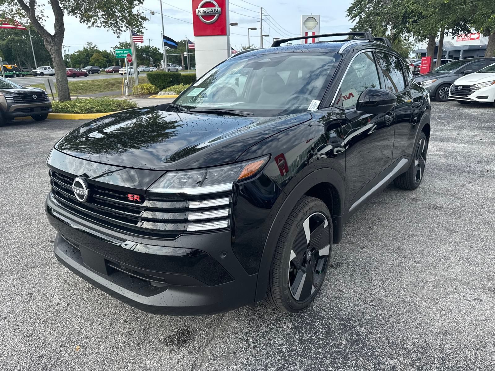 2025 Nissan Kicks SR photo 2