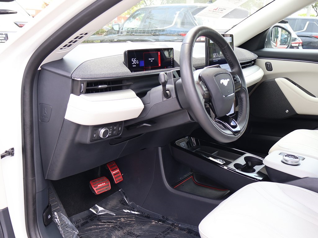 2022 Ford Mustang Mach-E Premium photo 30