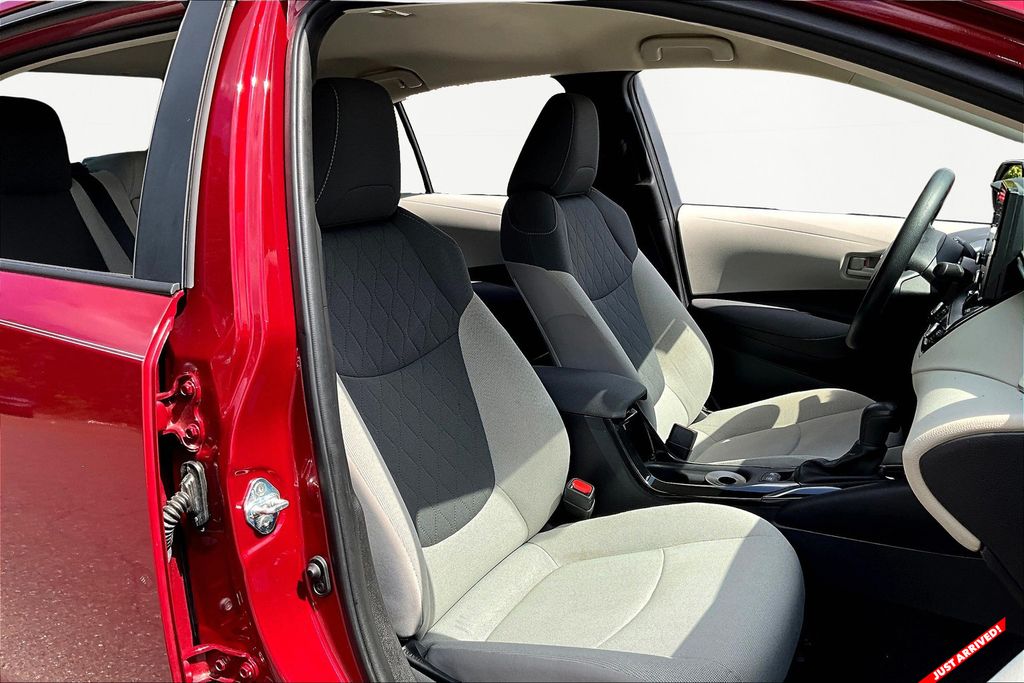 2022 Toyota Corolla LE photo 18