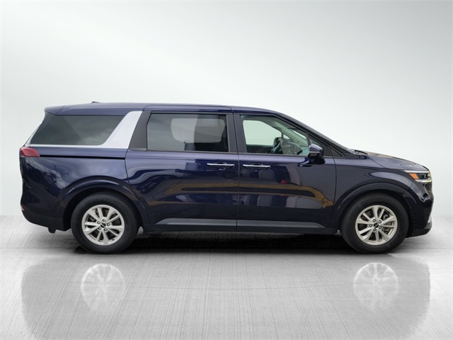 2022 Kia Carnival LX photo 4