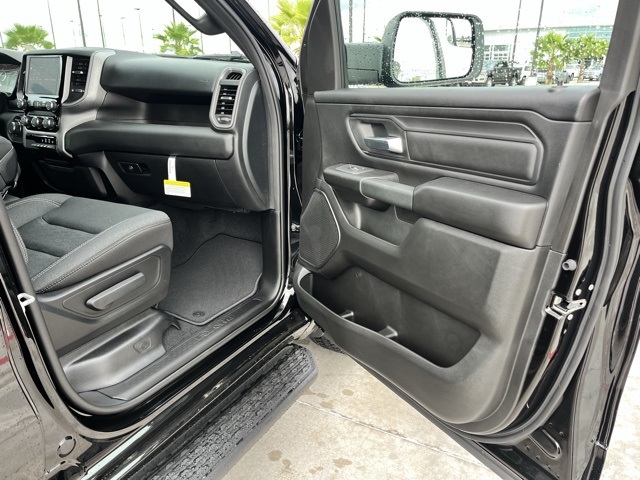 2025 Ram 1500 Tradesman photo 18