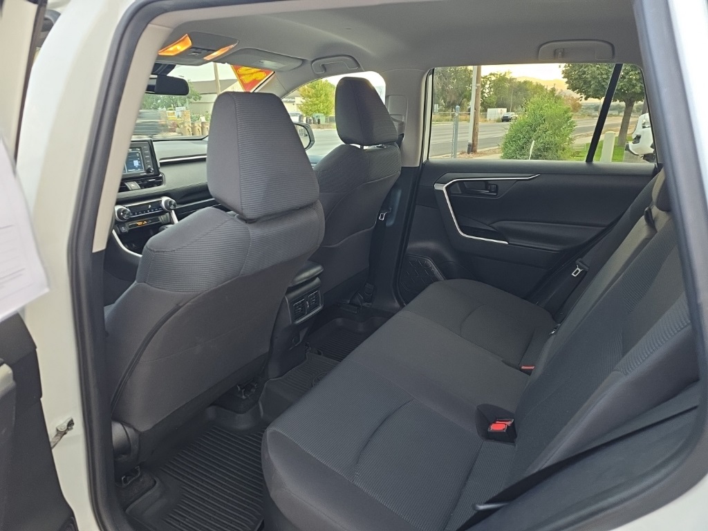 2020 Toyota RAV4 Hybrid LE photo 9
