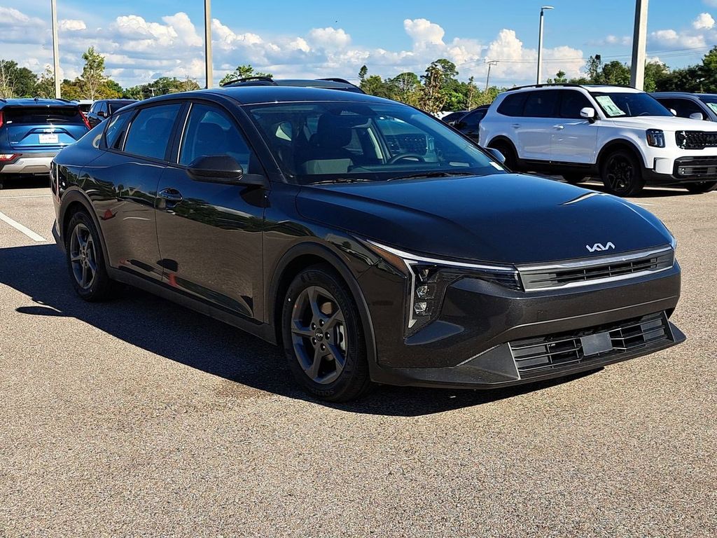 2025 Kia K4 LXS photo 3
