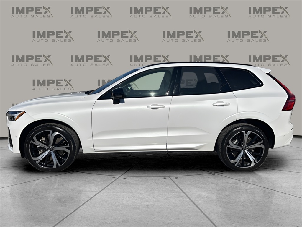 2025 Volvo XC60 B5 photo 2