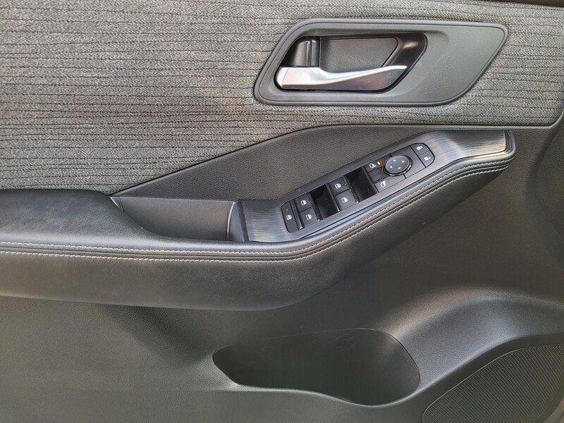 2023 Nissan Rogue SV photo 28