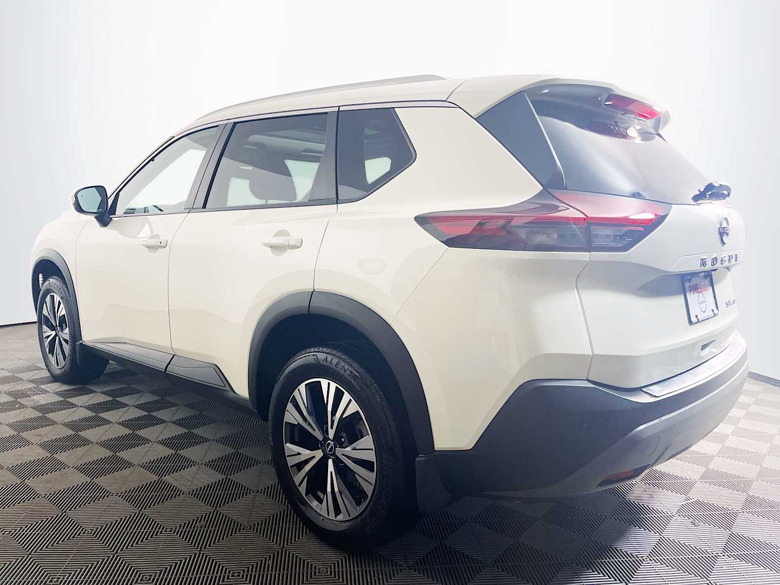 2022 Nissan Rogue SV photo 6