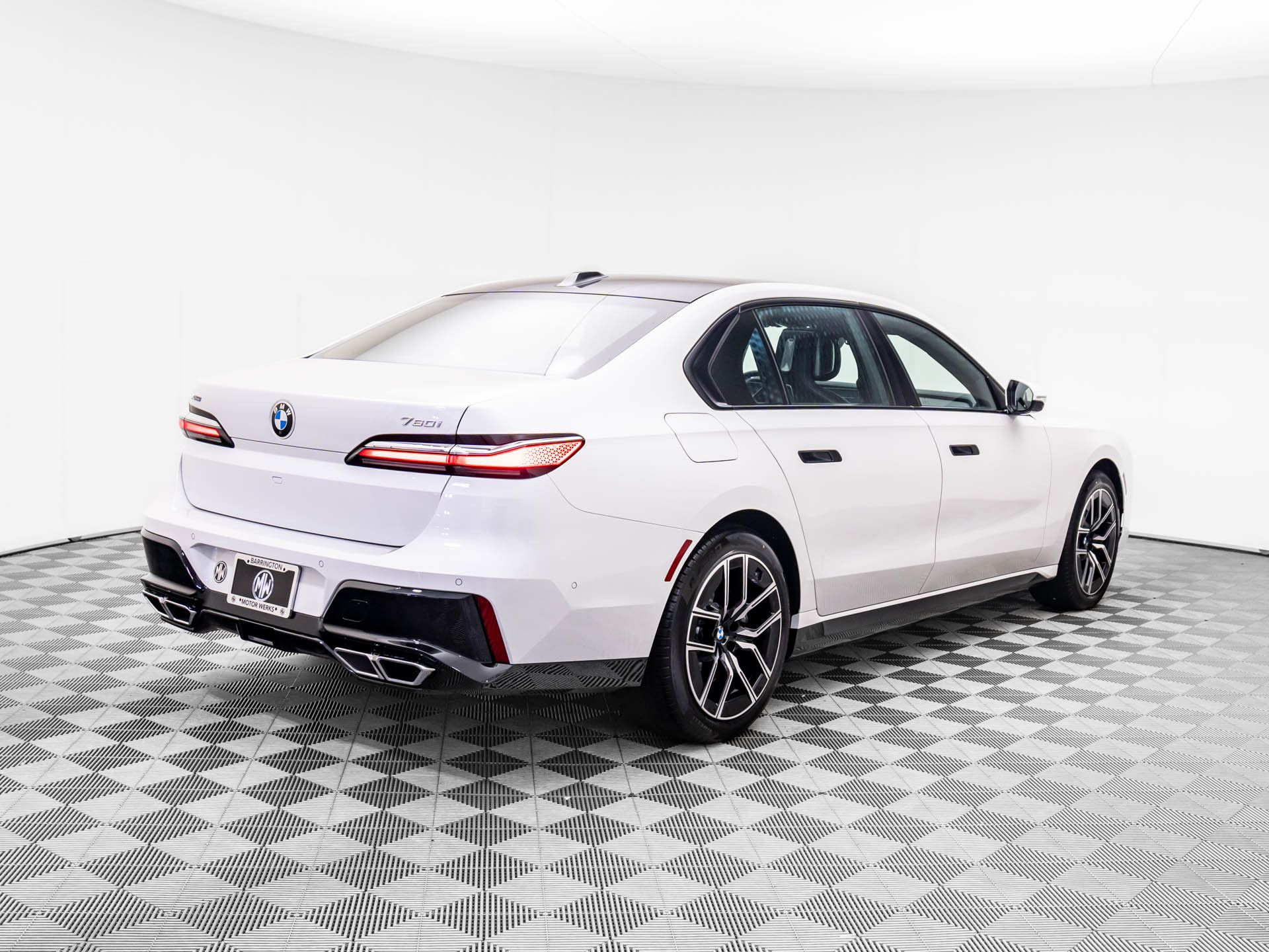 New 2025 Mineral White Metallic BMW 760i xDrive image 5