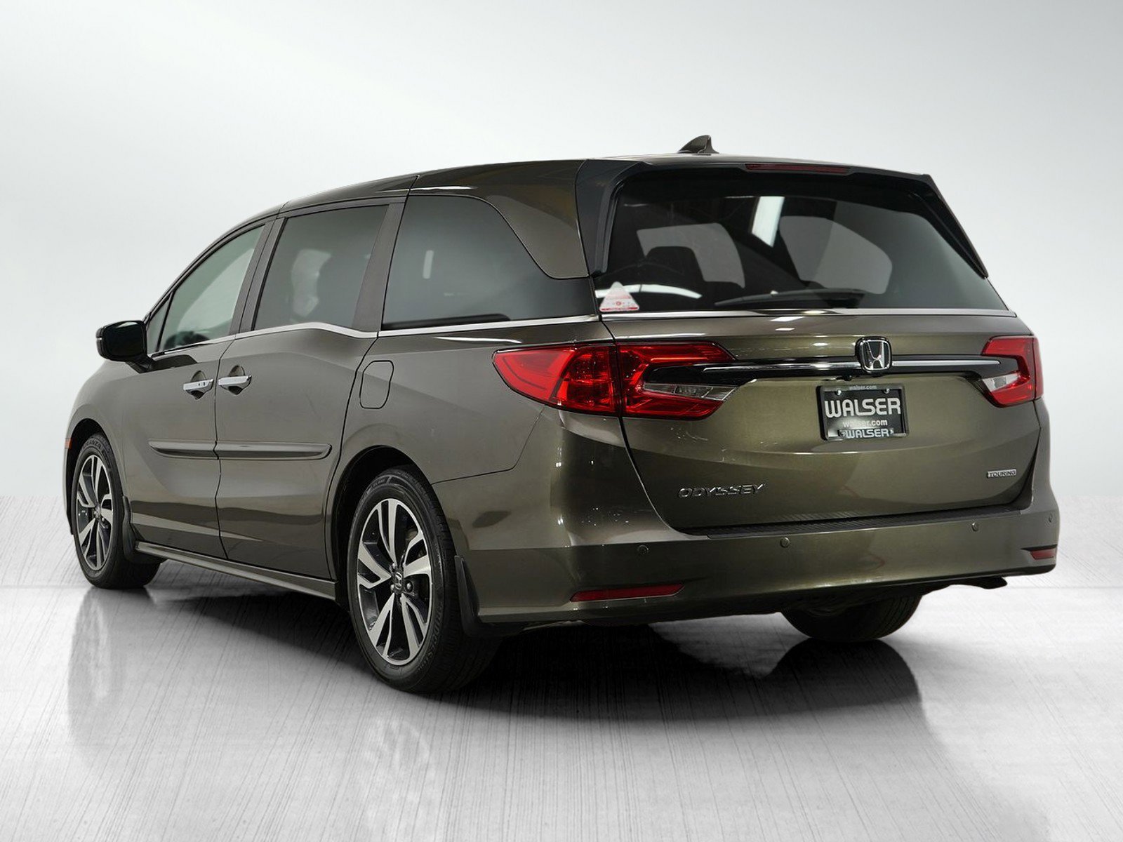 2021 Honda Odyssey Touring photo 3