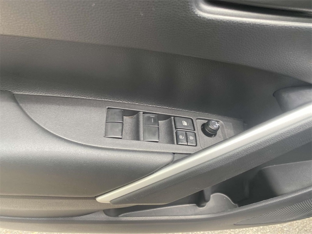 2024 Toyota Corolla Cross LE photo 15