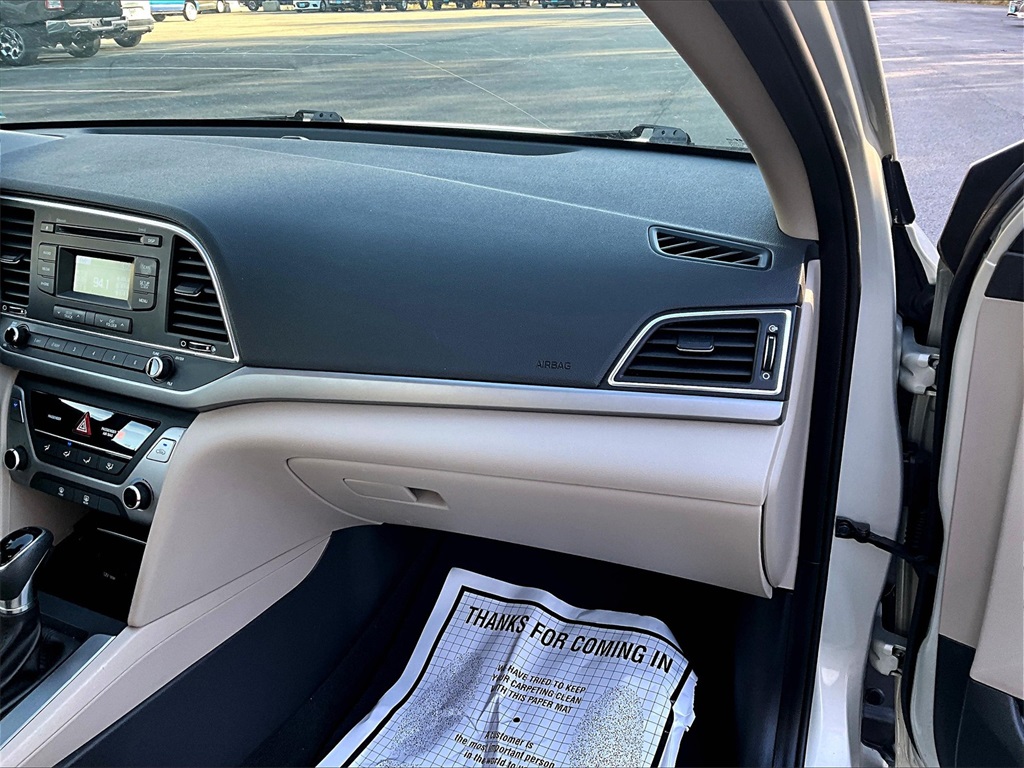 2017 Hyundai Elantra SE photo 13