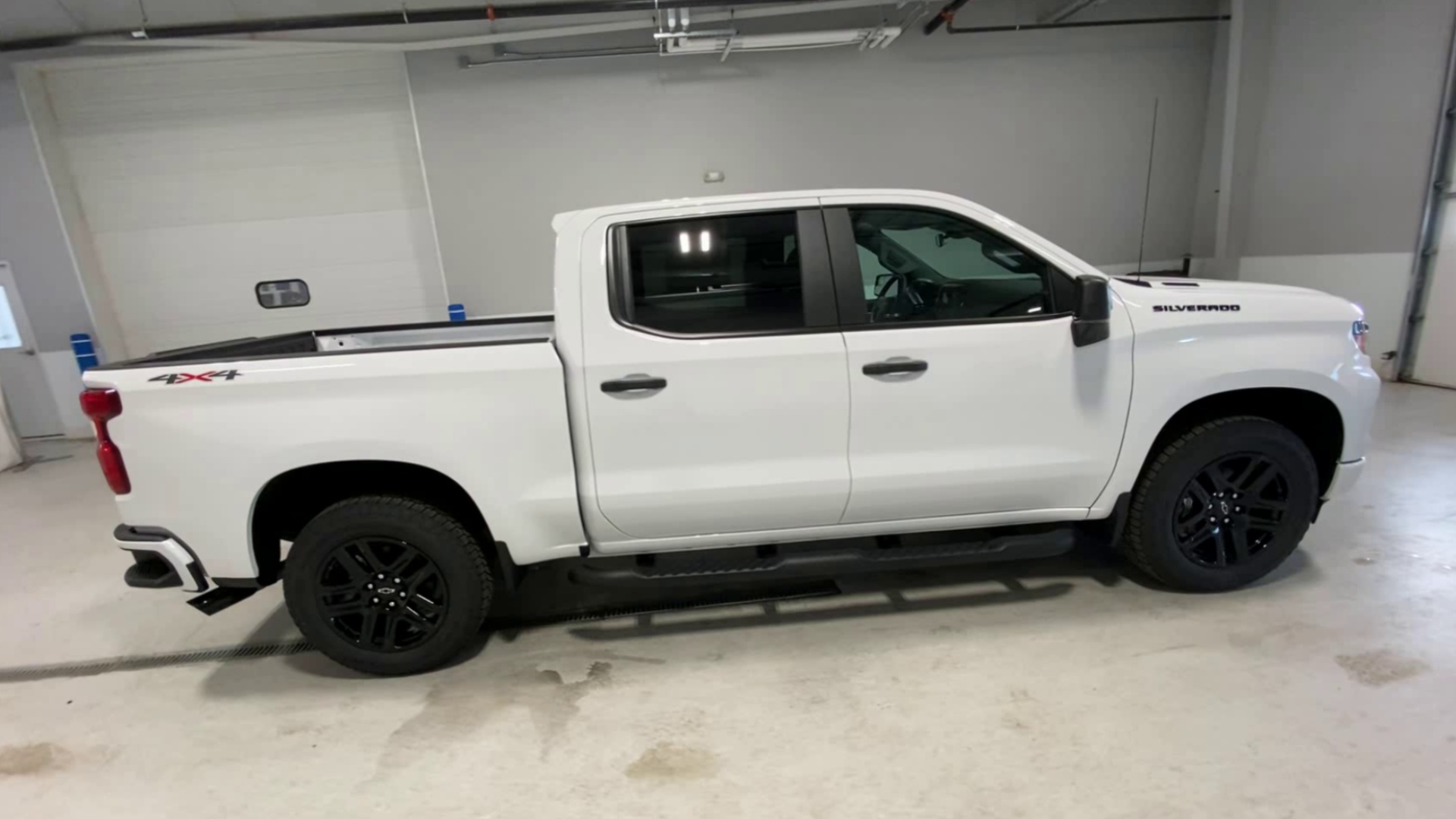2025 Chevrolet Silverado 1500 Custom photo 9