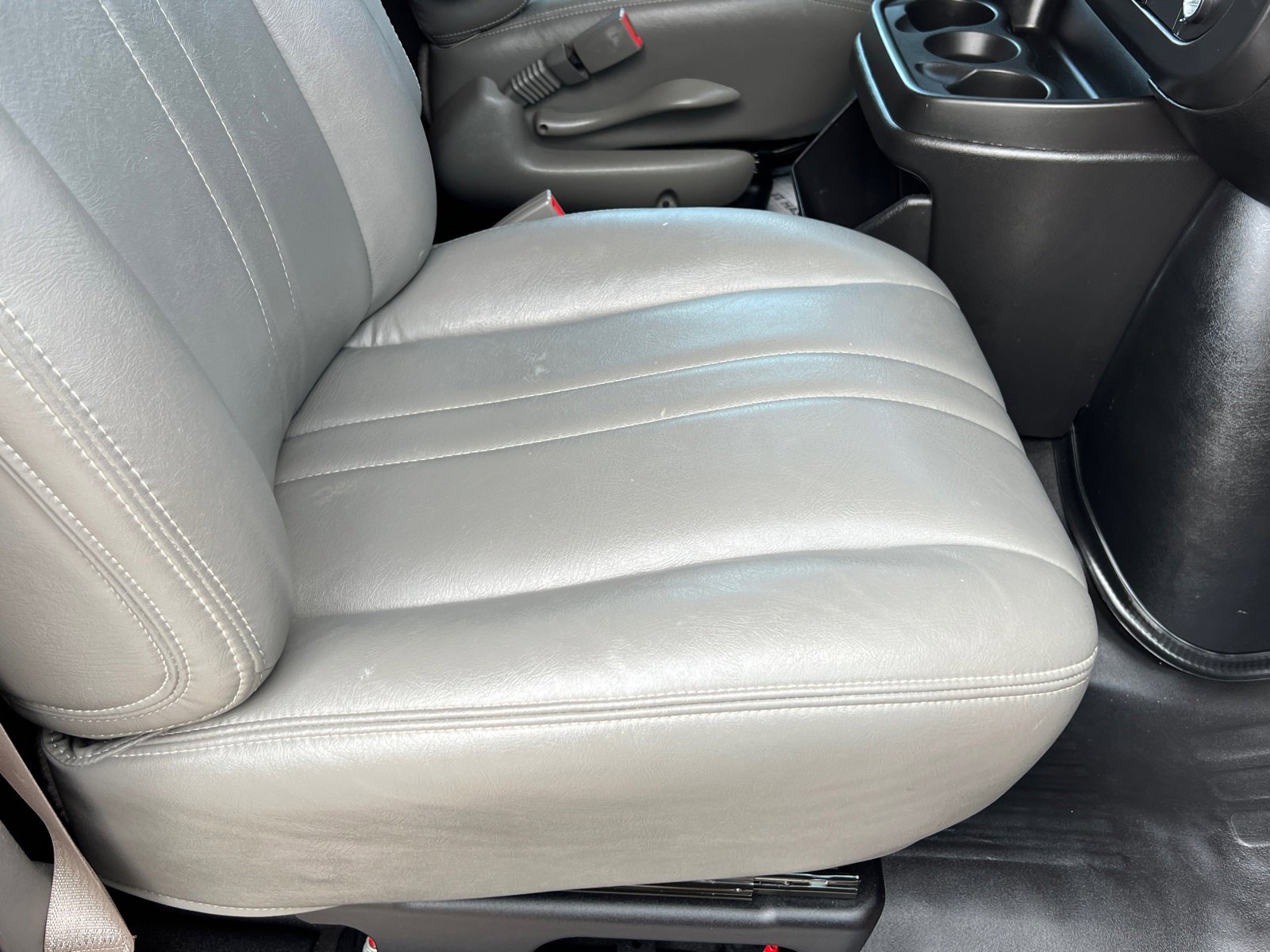 2023 Gmc Savana Cargo 3500 photo 10