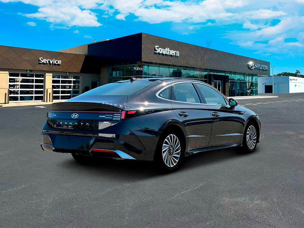 2025 Hyundai Sonata Hybrid Limited photo 3