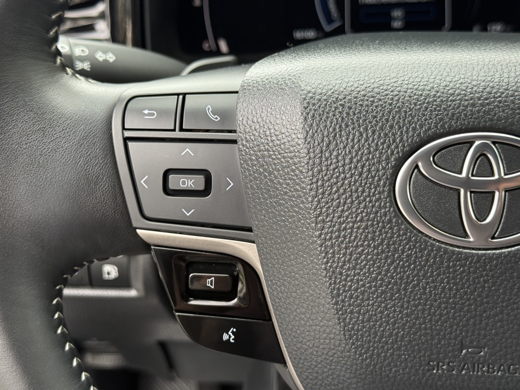 2025 Toyota Camry SE photo 17