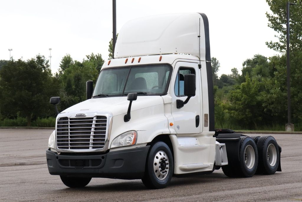 2014 Freightliner Cascadia photo 3