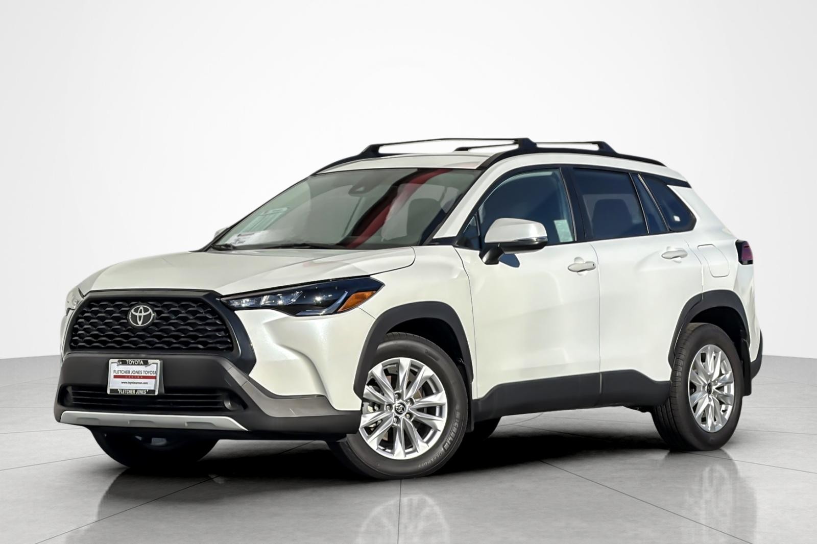 2022 Toyota Corolla Cross LE's photo