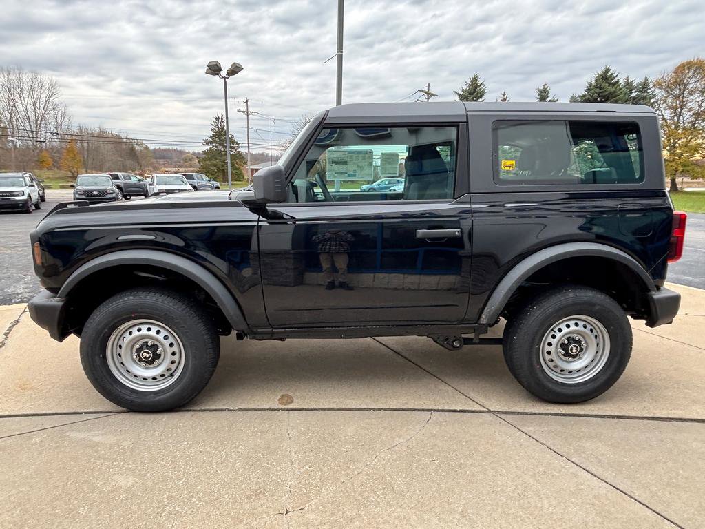 2025 Ford Bronco Base photo 2