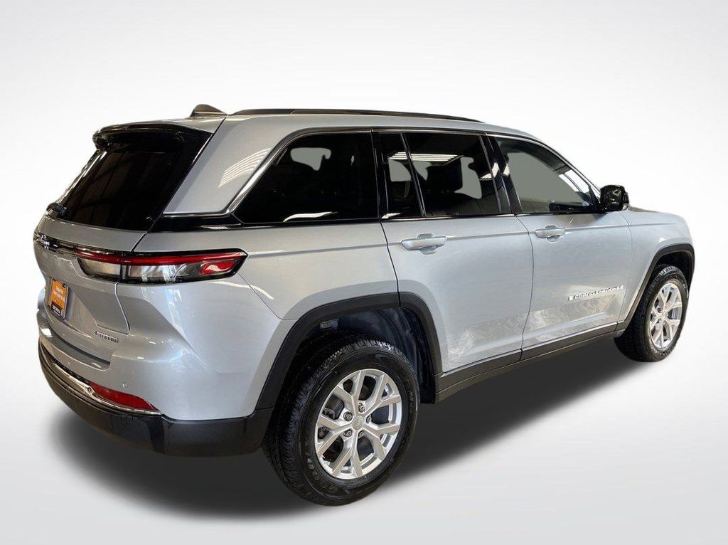 2023 Jeep Grand Cherokee Limited photo 2