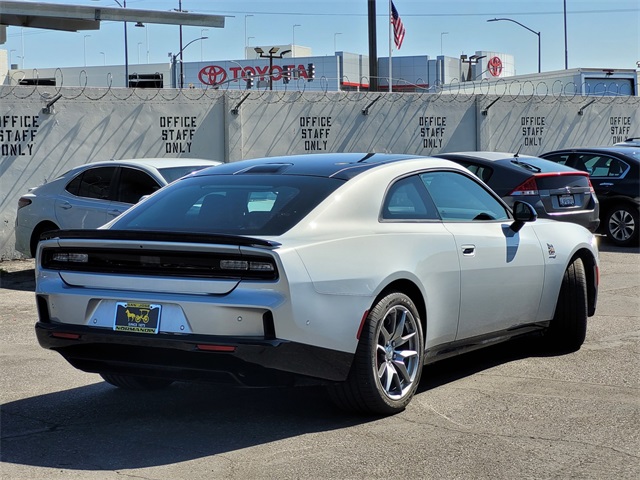 2025 Dodge Charger R/T Scat Pack photo 4