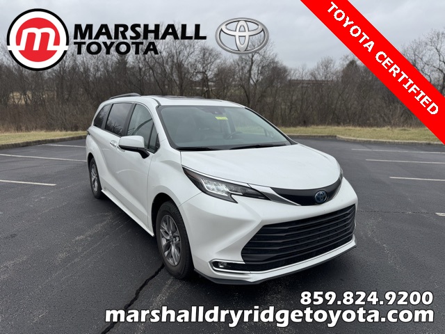2022 Toyota Sienna XLE's photo