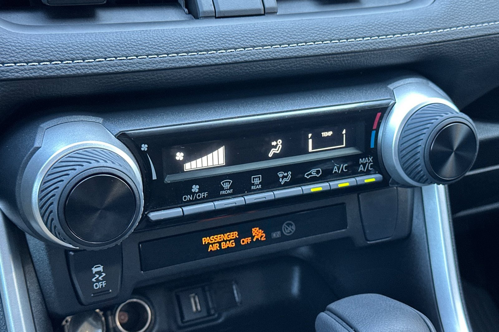 2022 Toyota RAV4 LE photo 26