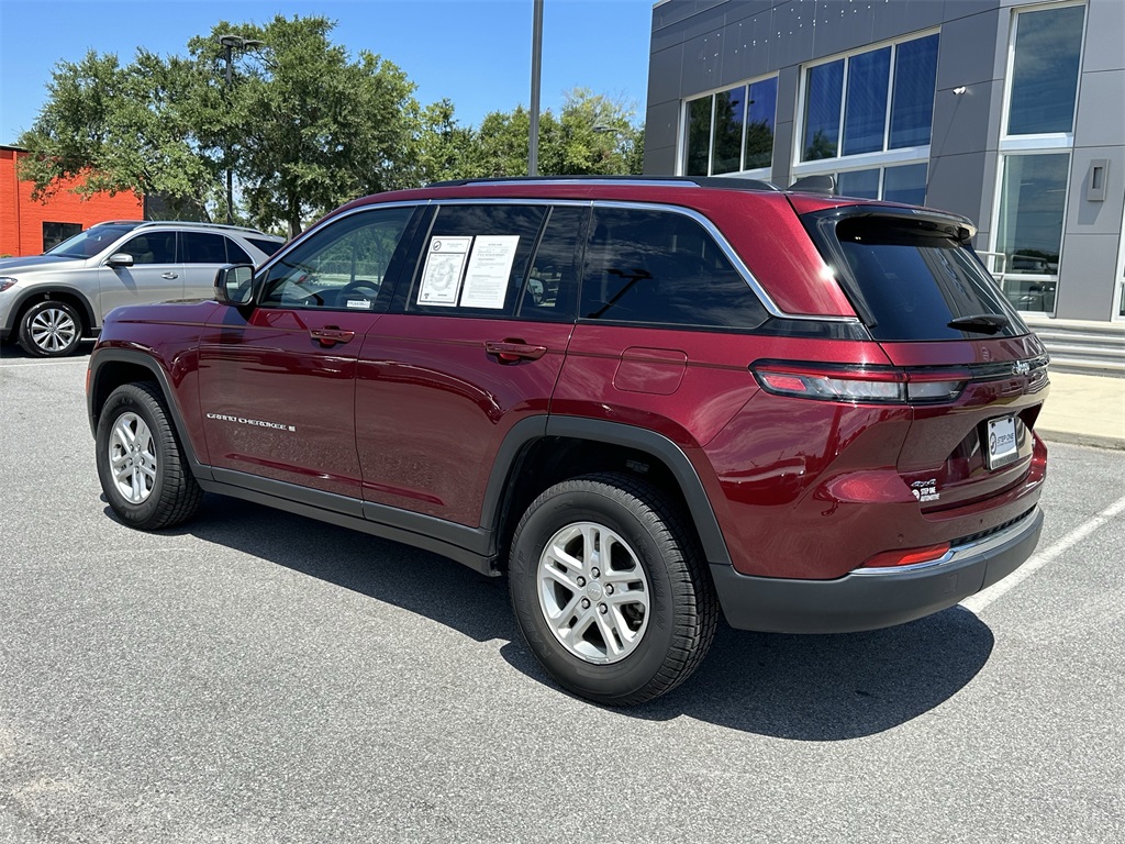 2023 Jeep Grand Cherokee Laredo photo 4