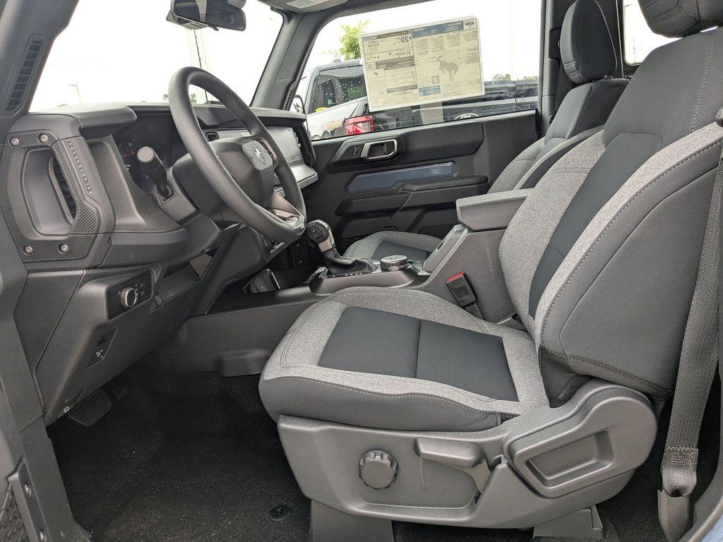 2025 Ford Bronco Base photo 18